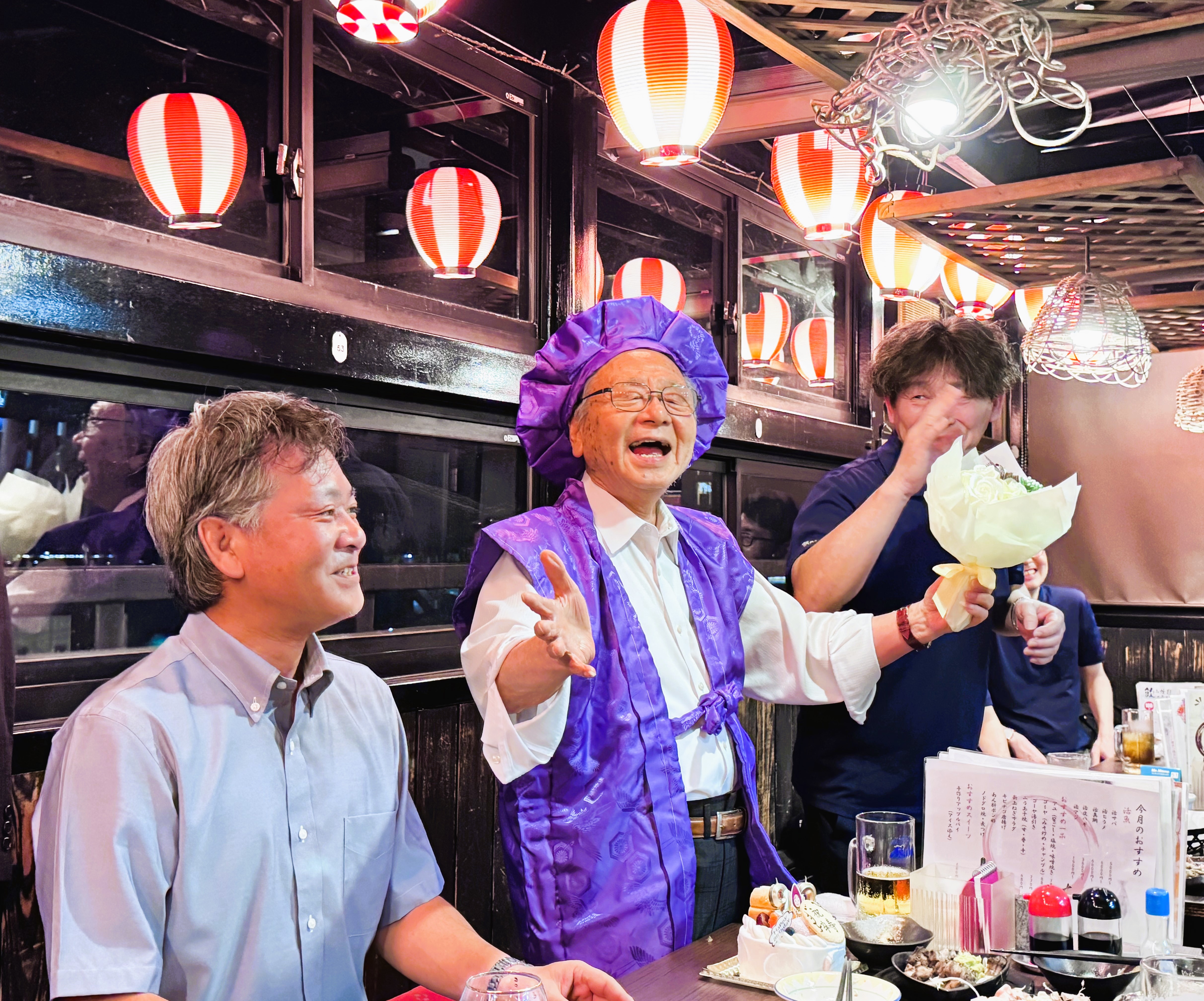 鹿児島事業所御用達のお店でも卒寿のお祝いがありました。とても楽しかったとのこと。良かったですね。

